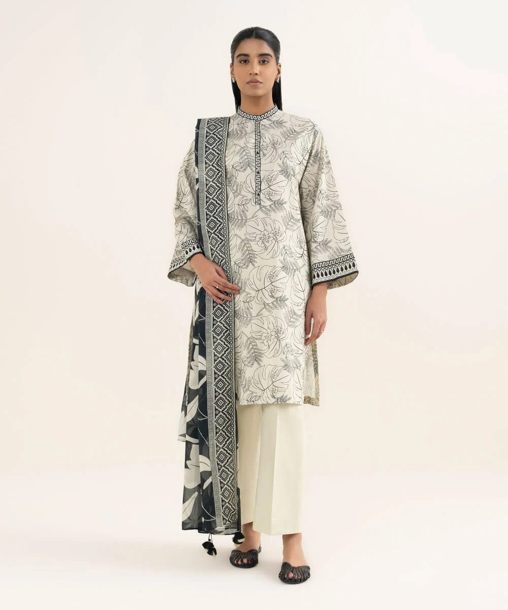 Sapphire Printed Lawn Three Piece Suit SP-LWN-WHT012
