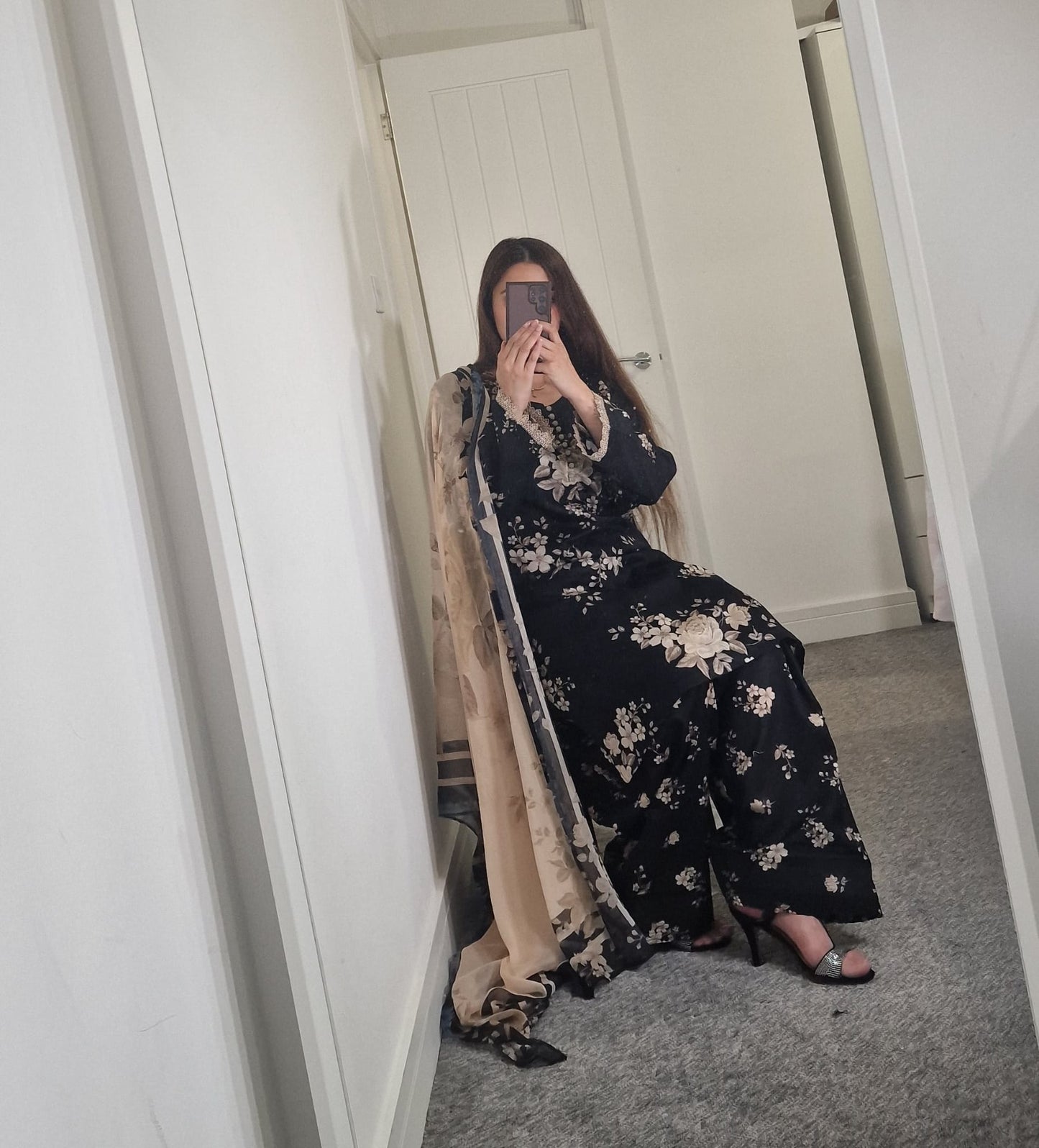 Uznau Lawn Three Piece Suit With Farshi Shalwar UZ-LWN-BLK013