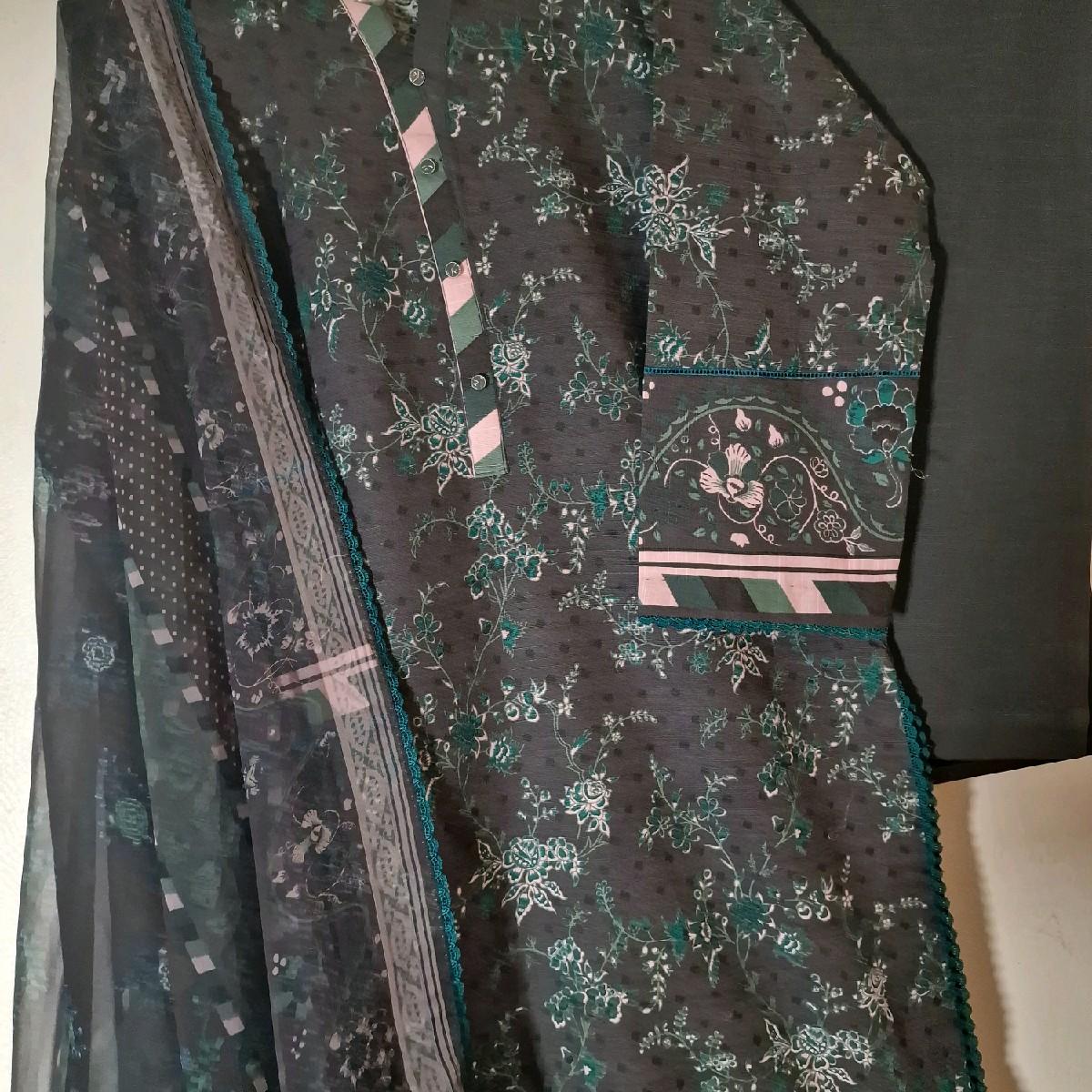 khaadi khaddar winter pakistani trouser dupatta kameez Floral