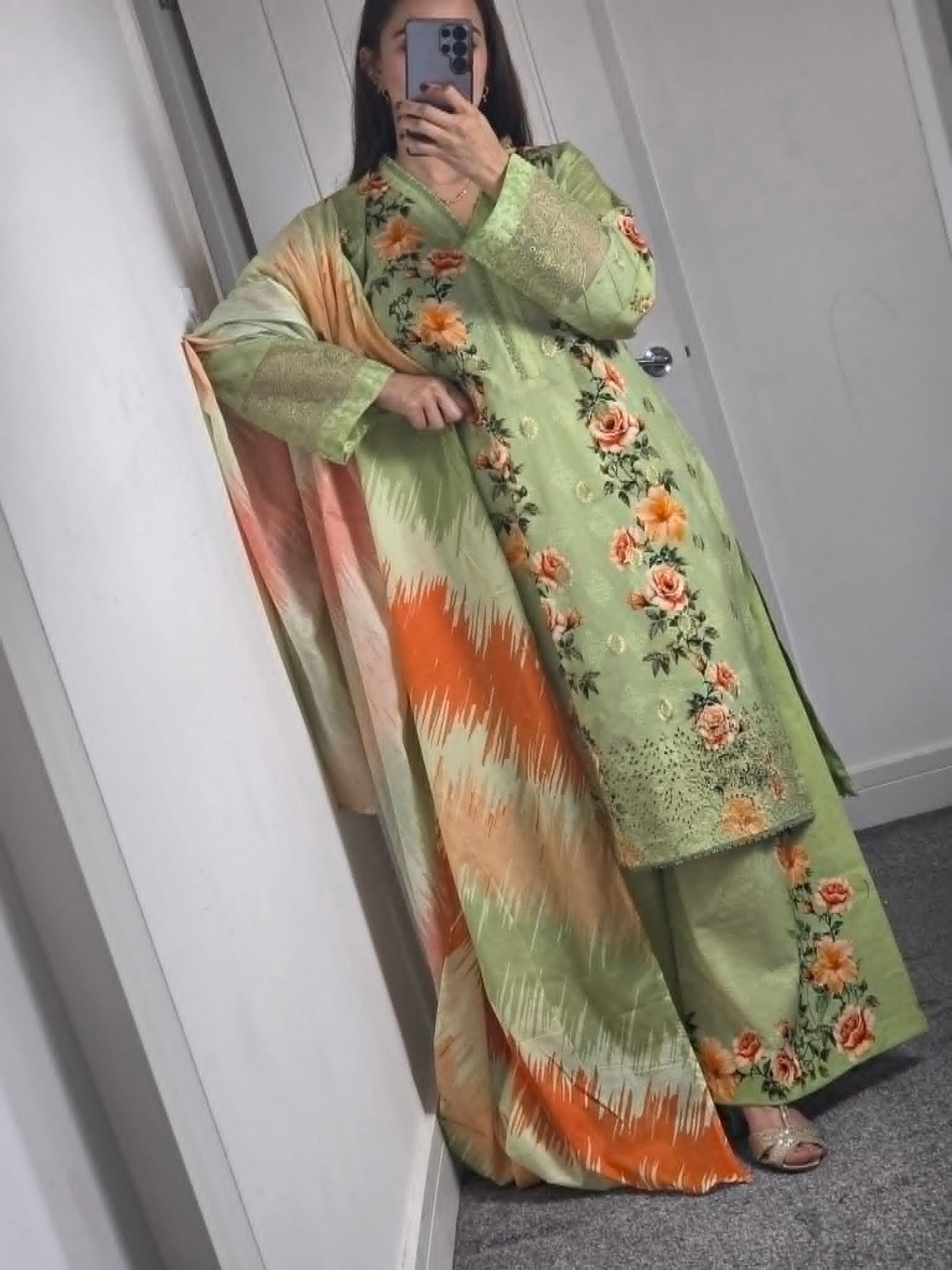 Uznau Embroidered Lawn Three Piece Suit UZ-LWN-GR013