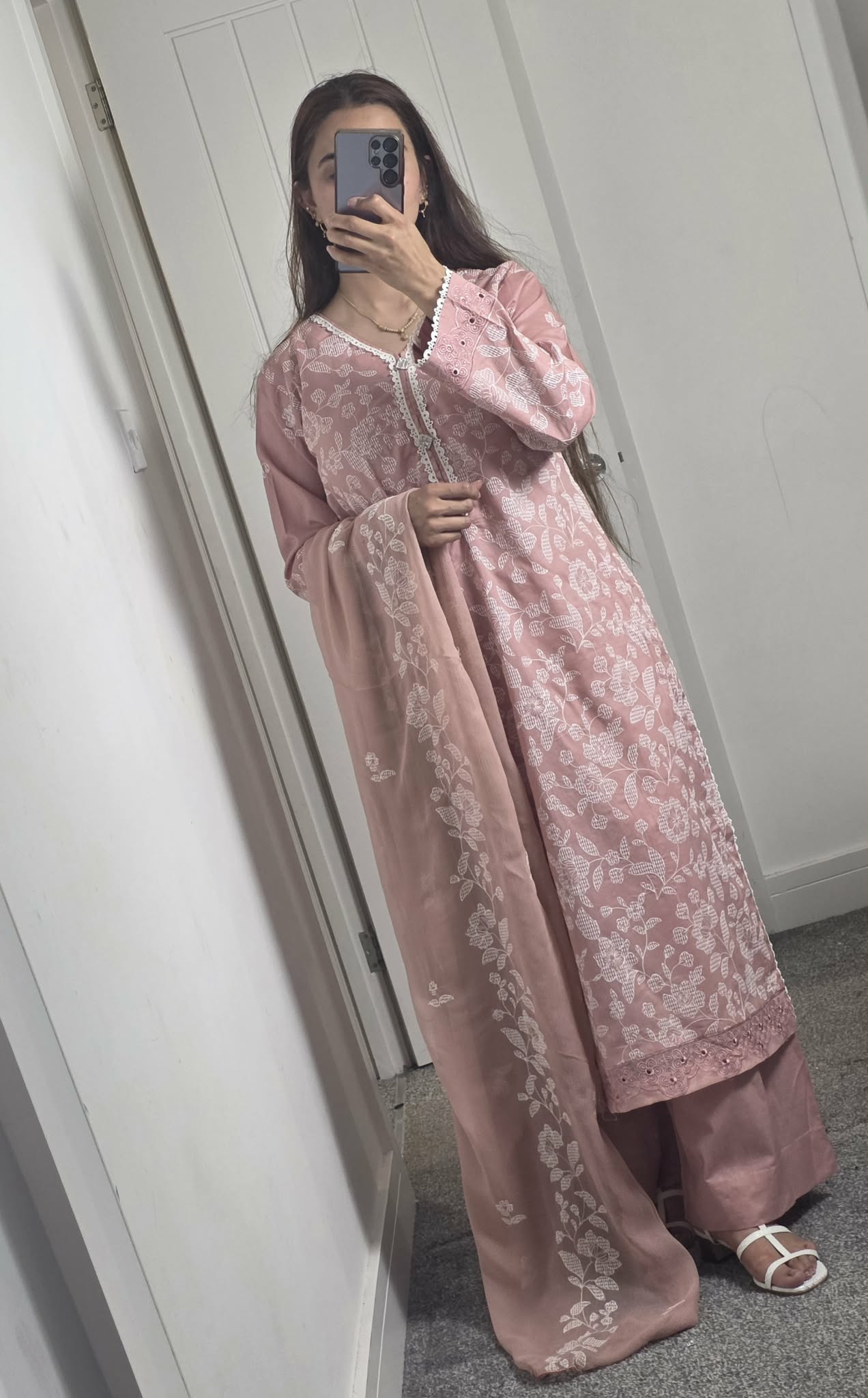 Uznau Embroidered Lawn Three Piece Suit UZ-LWN-PNK022