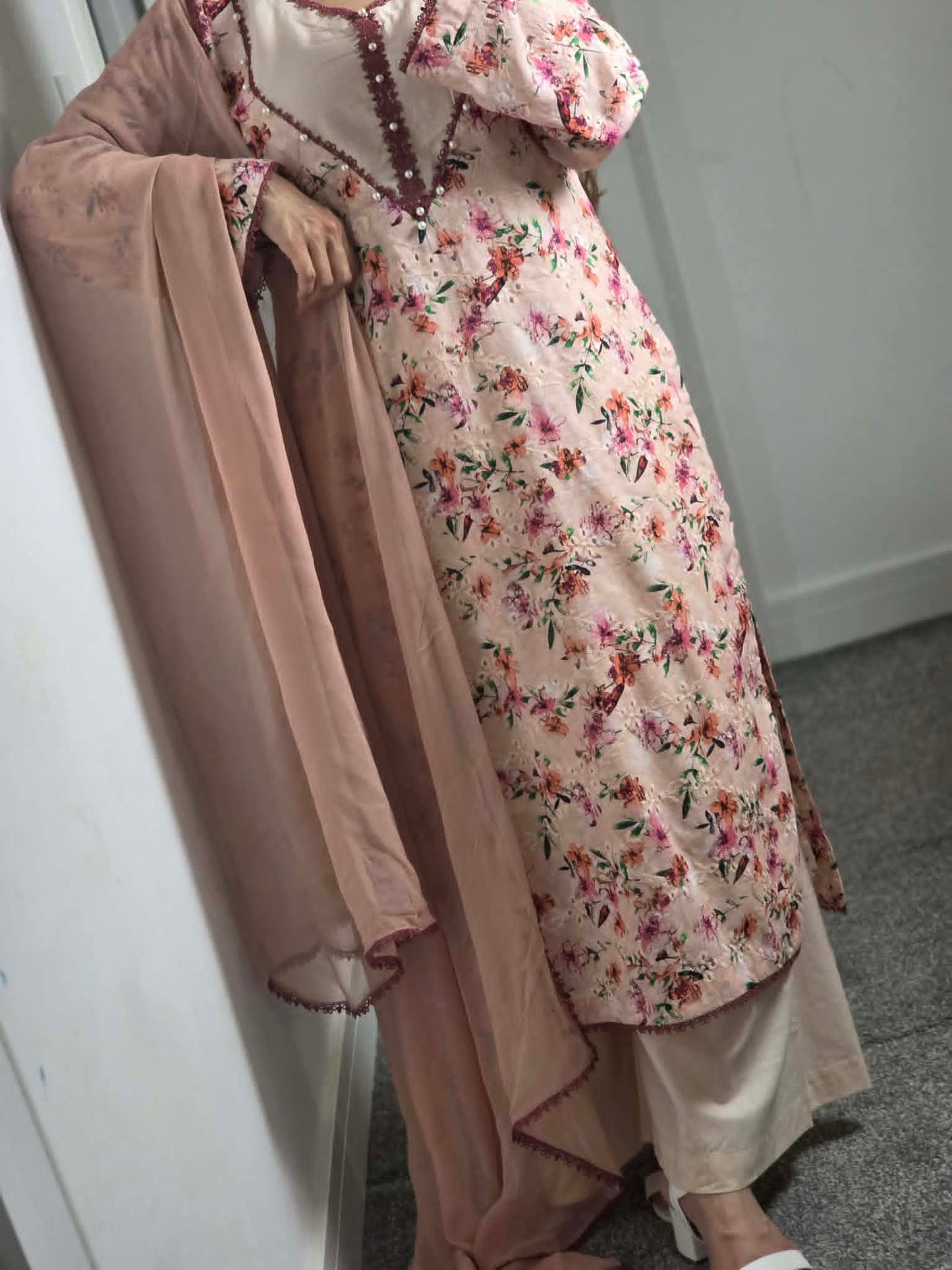 Uznau Embroidered Lawn Three Piece Suit UZ-LWN-PNK020