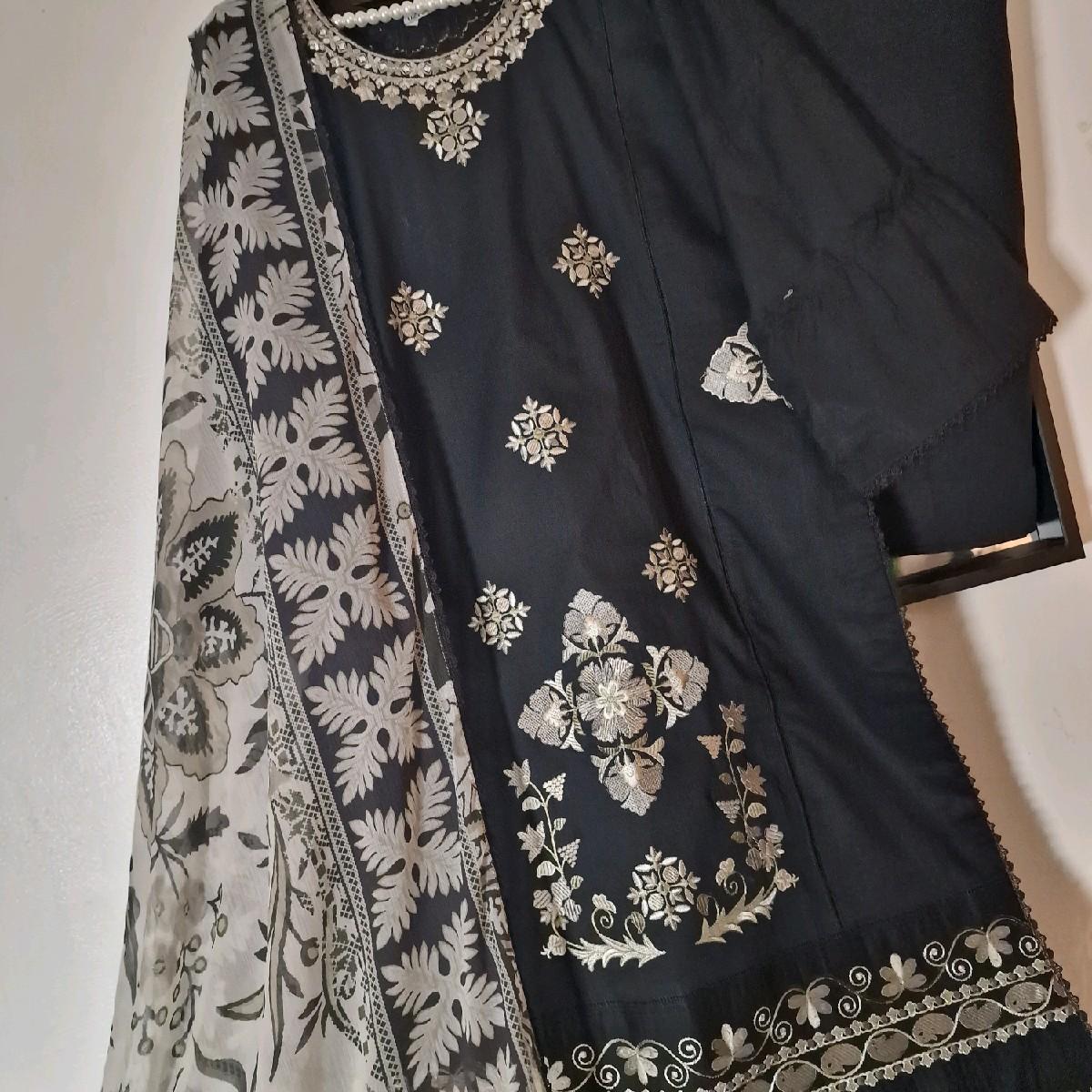 Sapphire embrioded cambric pakistani trouser kameez dupatta Traditional Clothing summer outfit eid collection