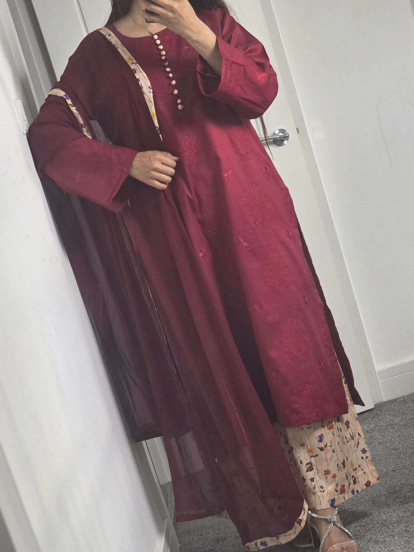 Uznau Embroidered Lawn Three Piece Suit UZ-LWN-RD09
