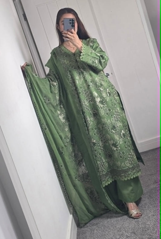 Uznau Embroidered Lawn Three Piece Suit UZ-LWN-GR012