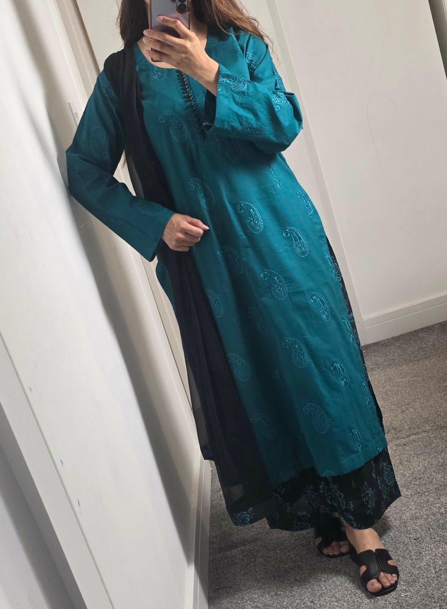 Uznau Embroided Lawn Three Piece Suit UZ-LWN-TL02