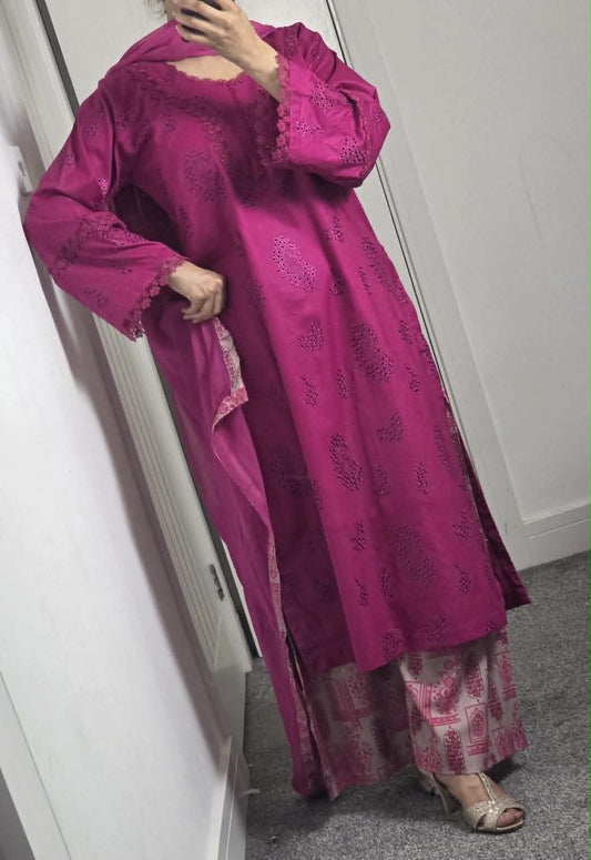 Uznau Embroidered Lawn Three Piece Suit UZ-LWN-PNK021