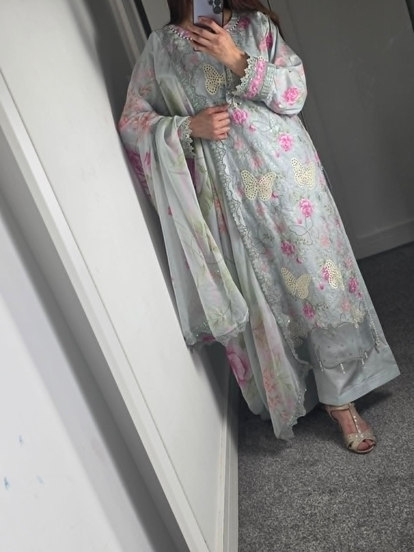 Uznau Embroidered Lawn Three Piece Suit UZ-LWN-GRY01