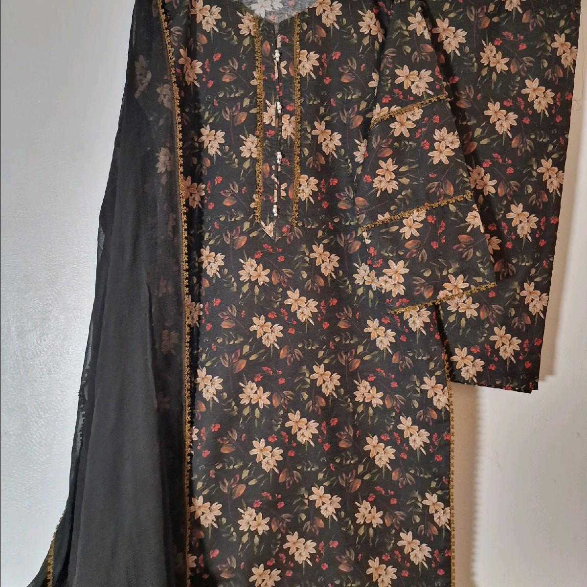 Uznau khaddar pakistani winter trouser kameez dupatta Floral