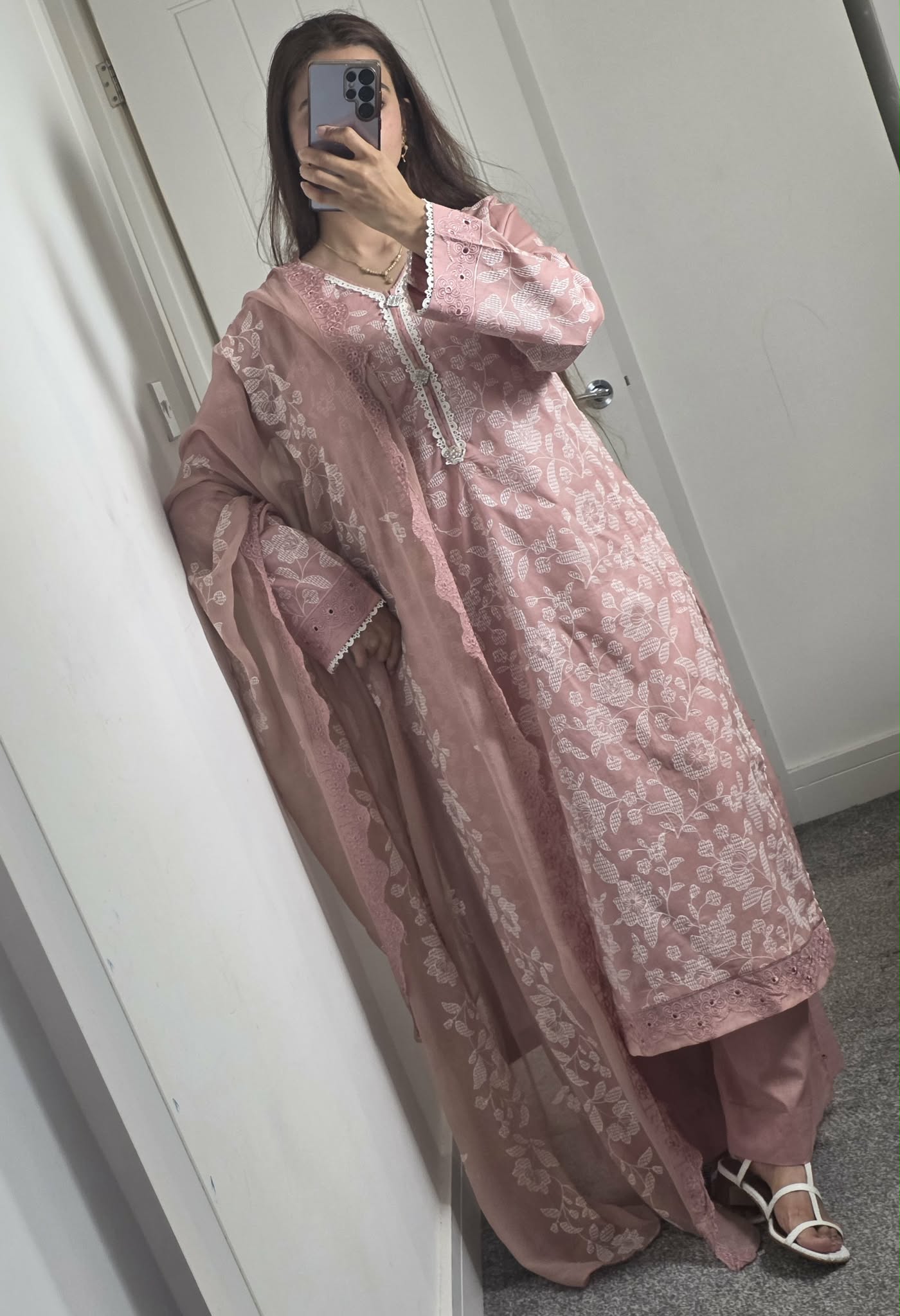 Uznau Embroidered Lawn Three Piece Suit UZ-LWN-PNK022