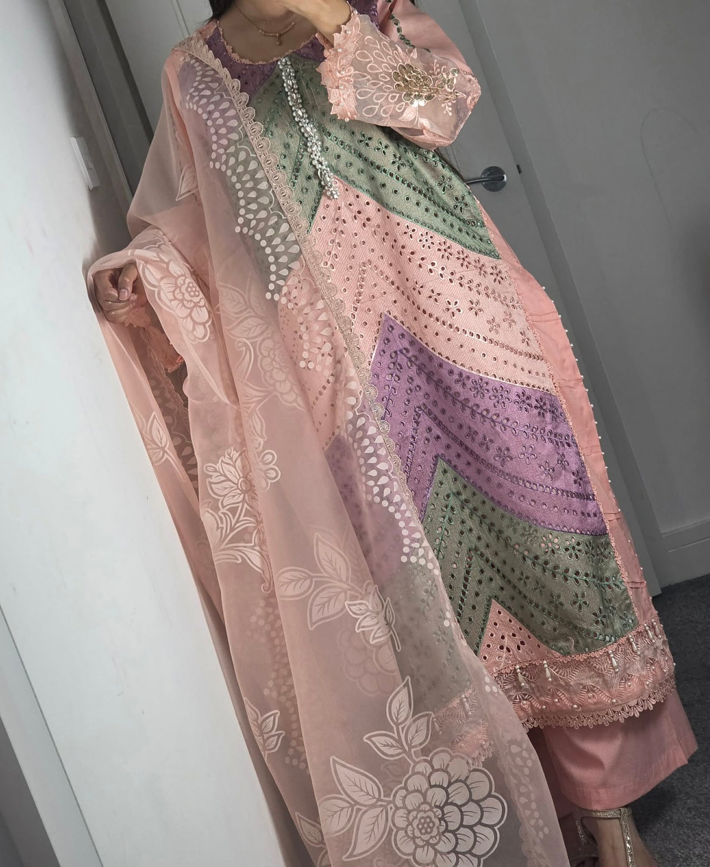 Uznau Embroidered Lawn Three Piece Suit UZ-LWN-PNK019