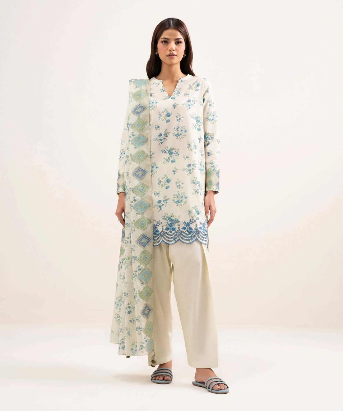 Sapphire Embroidered Lawn Three Piece Suit SP-LWN-WHT014