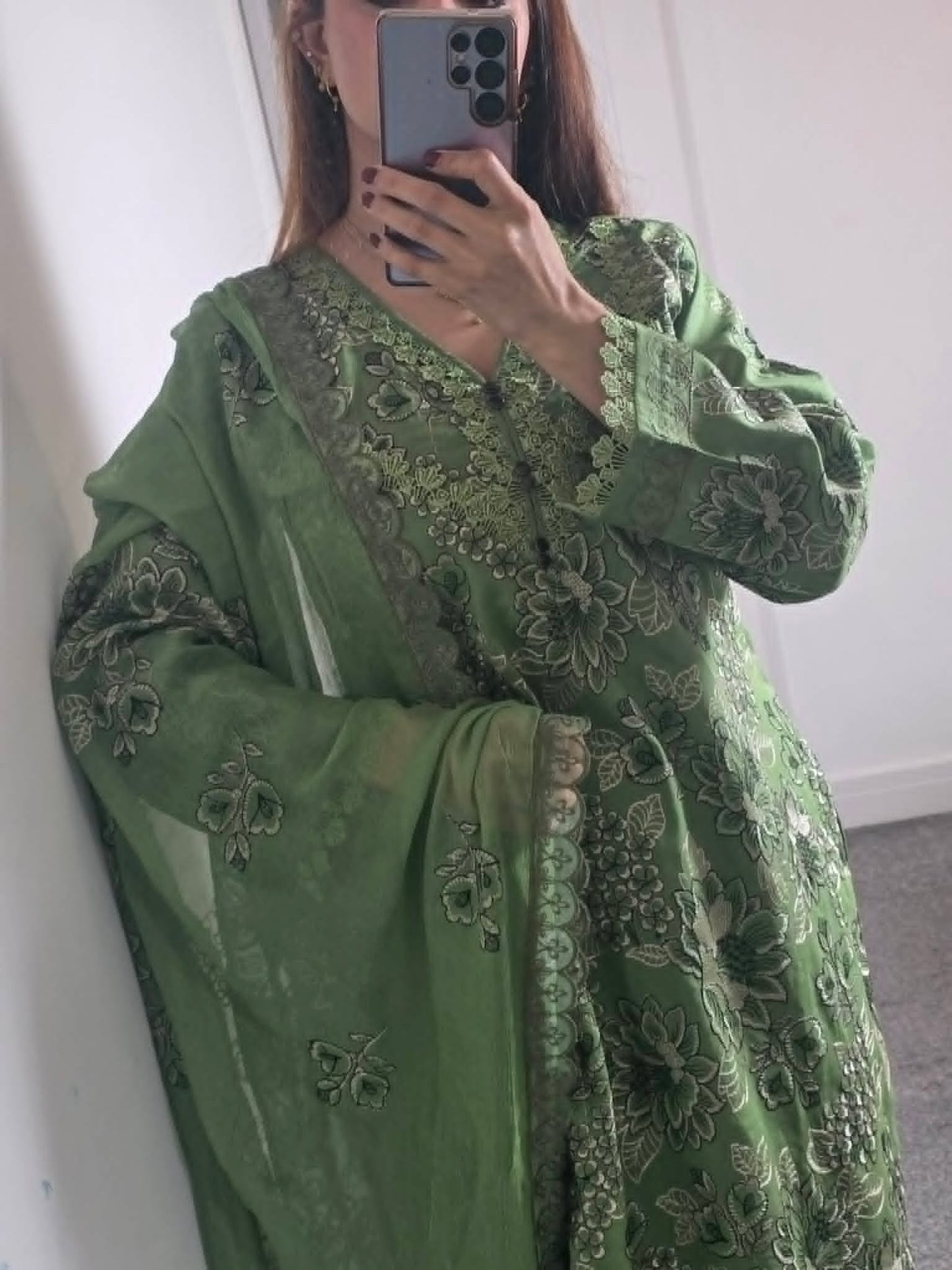Uznau Embroidered Lawn Three Piece Suit UZ-LWN-GR012
