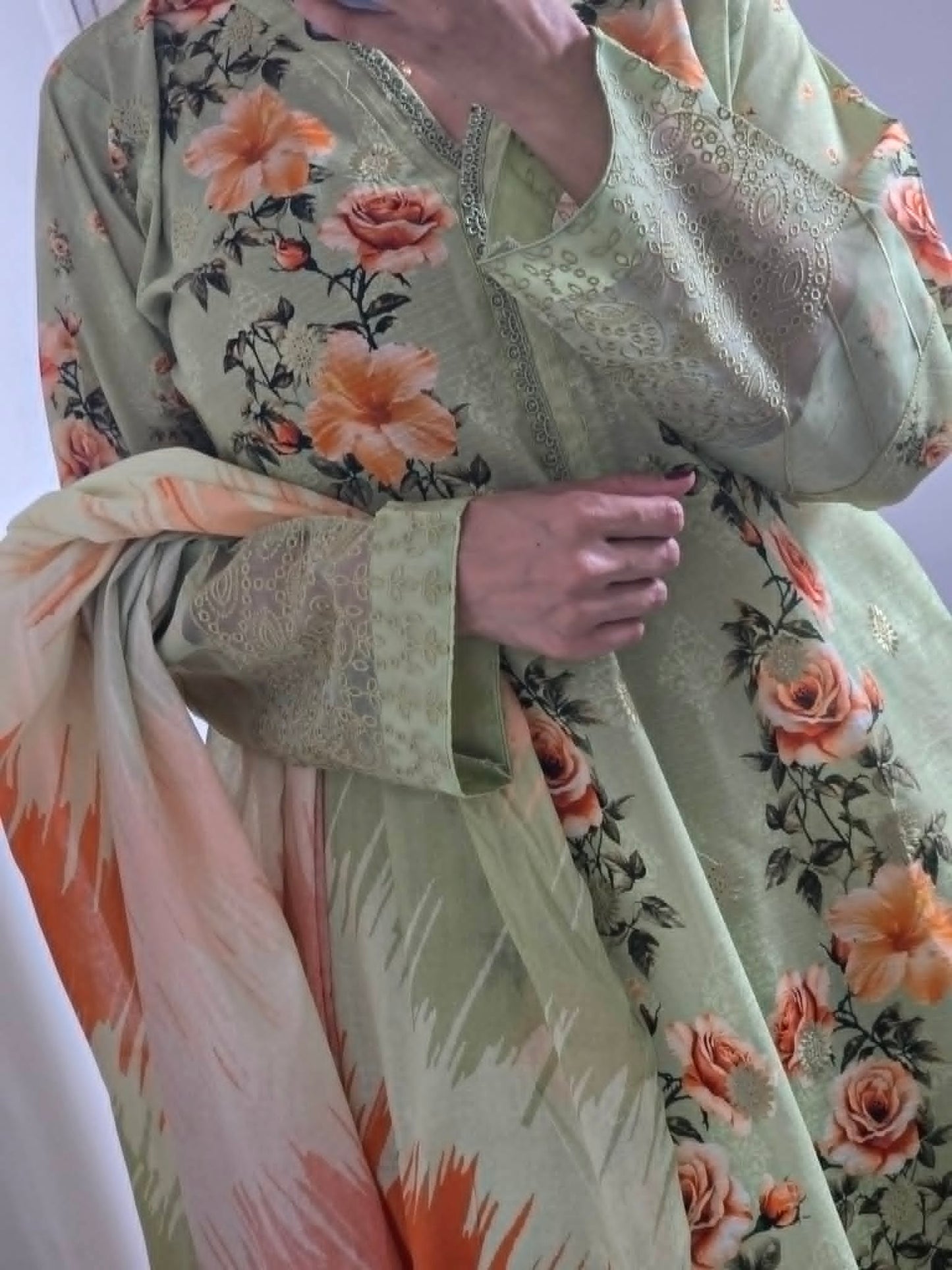 Uznau Embroidered Lawn Three Piece Suit UZ-LWN-GR013
