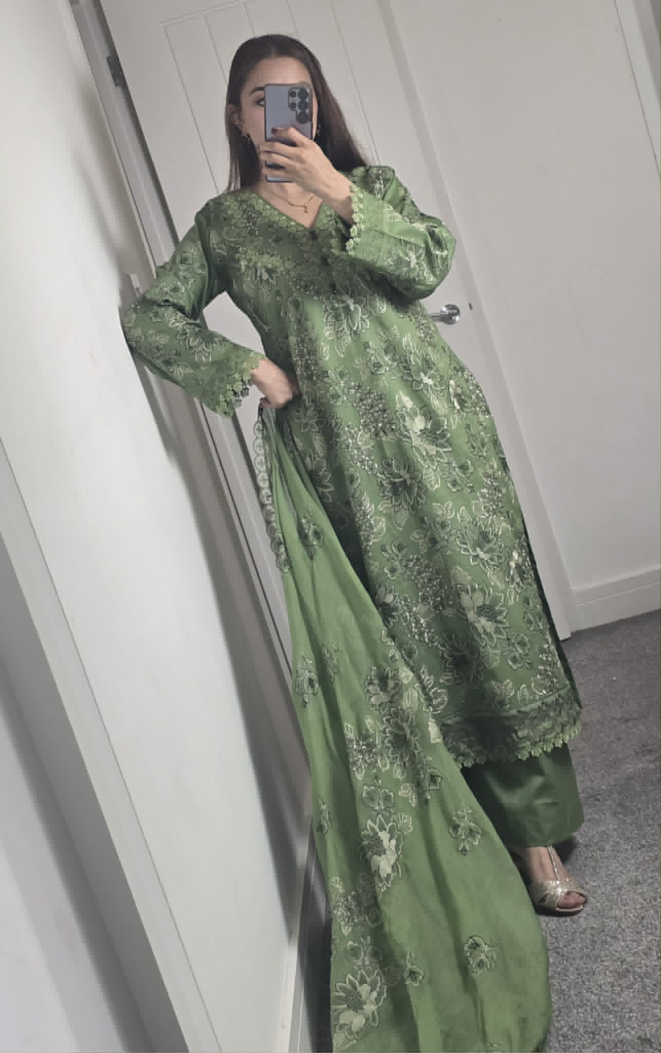 Uznau Embroidered Lawn Three Piece Suit UZ-LWN-GR012