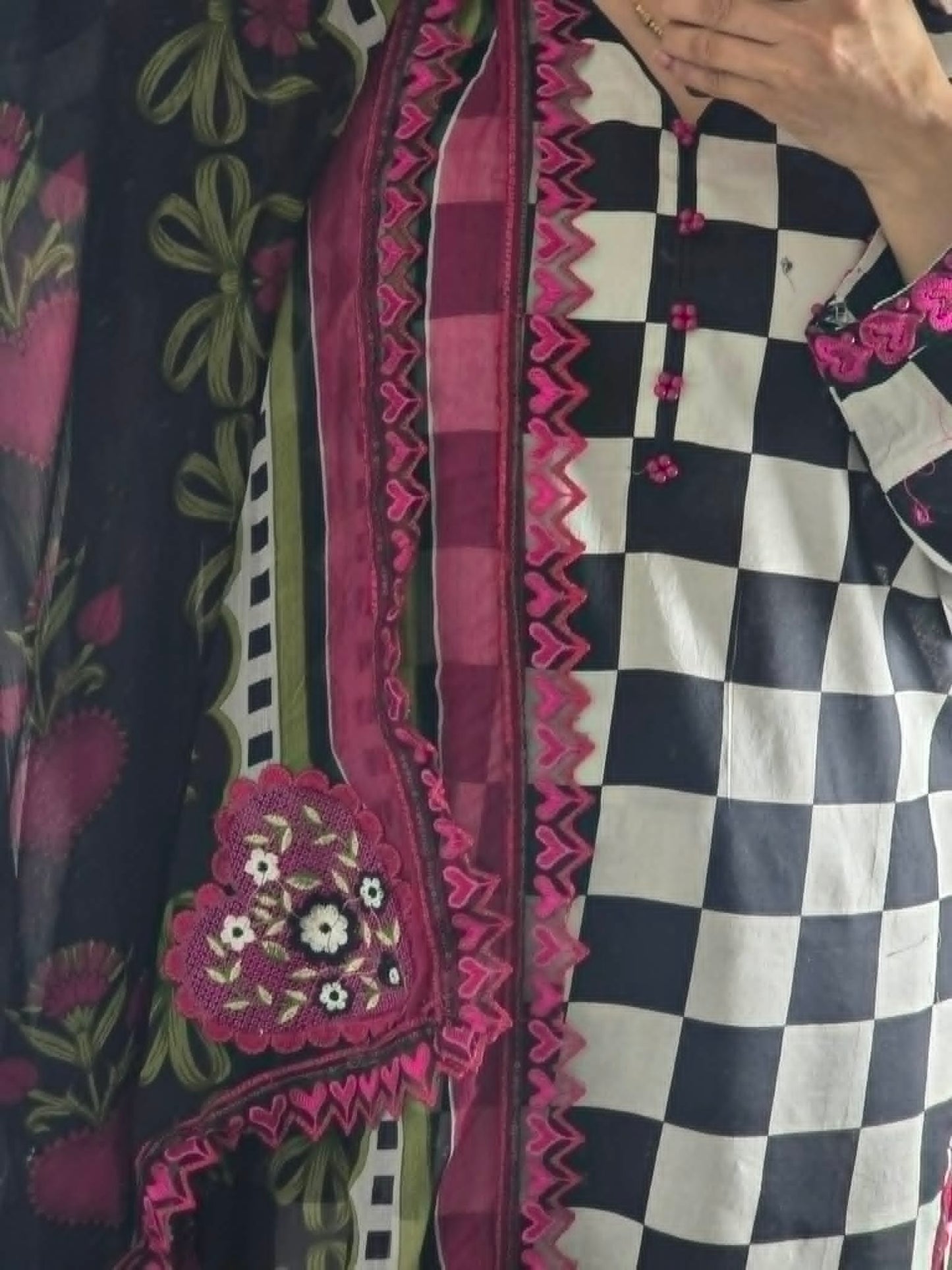 Uznau Embroidered Lawn Three Piece Suit UZ-LWN-BLK028