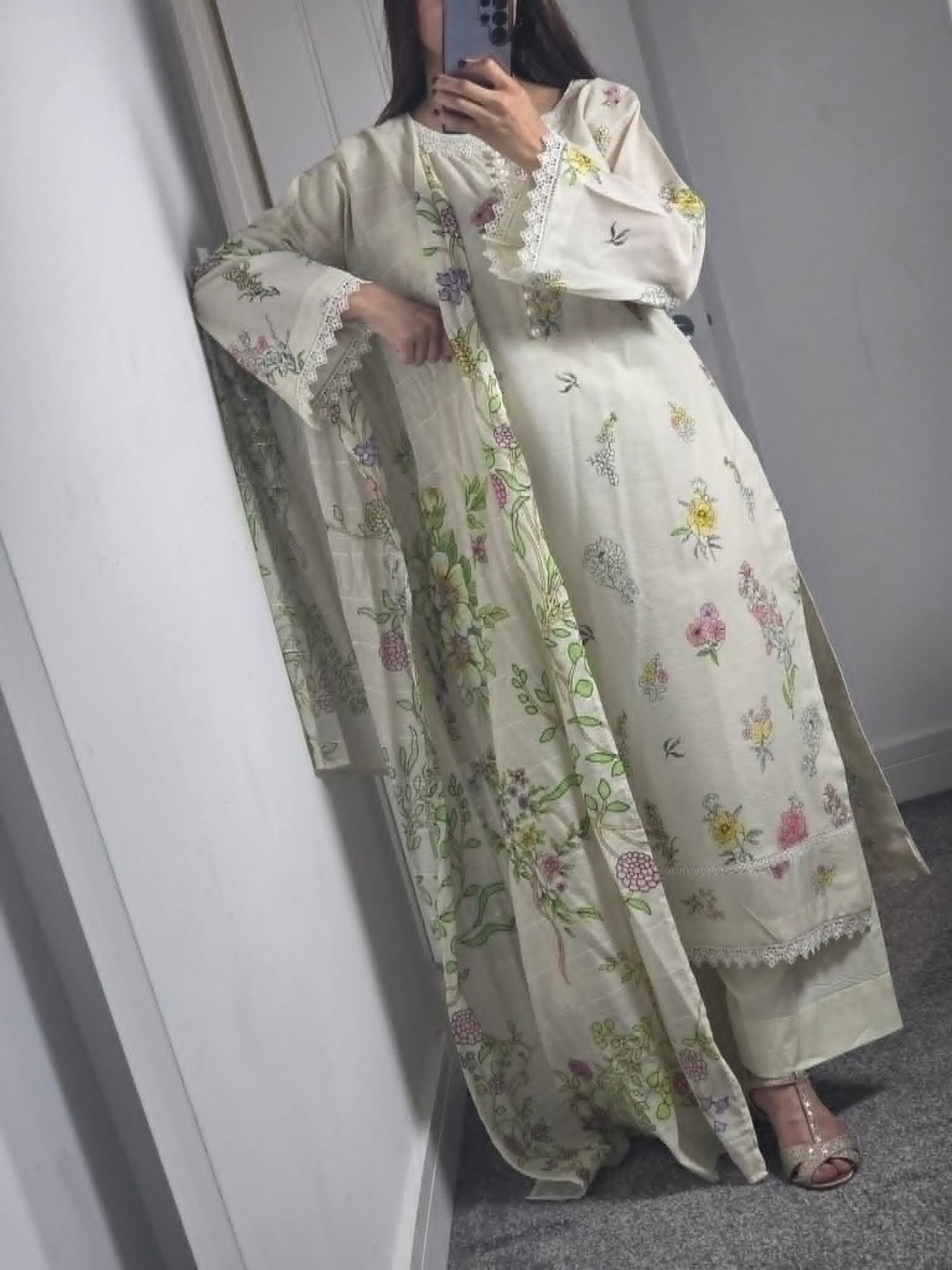 Uznau Printed Lawn Three Piece Suit UZ-LWN-WHT017