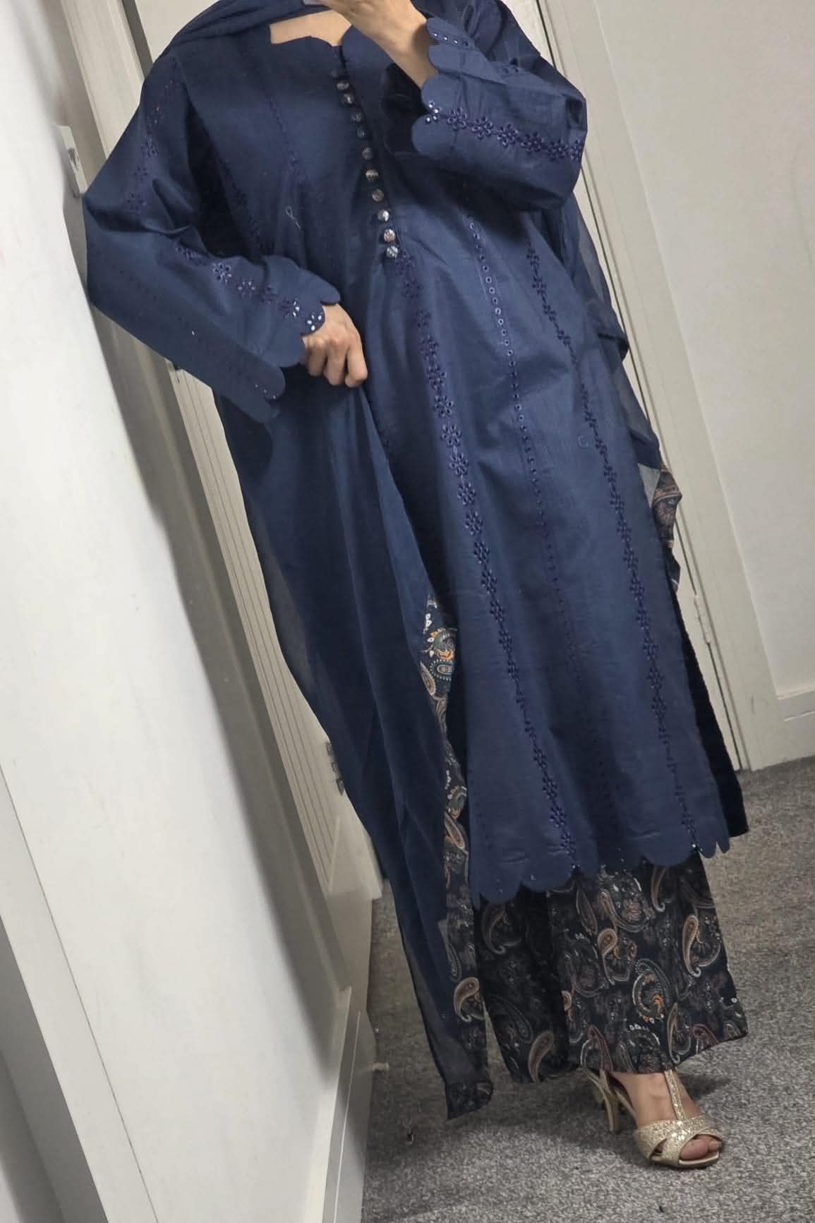 Uznau Embroidered Lawn Three Piece Suit UZ-LWN-BLU022