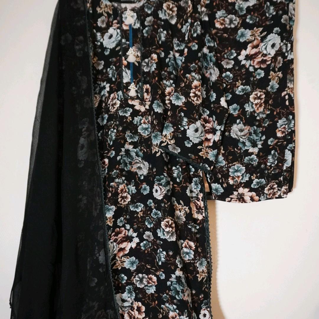 Uznau linen Pakistani trouser kameez dupatta