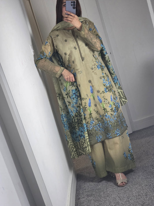Uznau Embroidered Lawn Three Piece Suit UZ-LWN-FR02